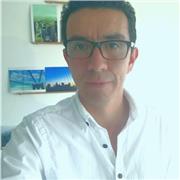 Artista visual que desarrolla la creatividad a través de talleres funcionales para jóvenes y adultos